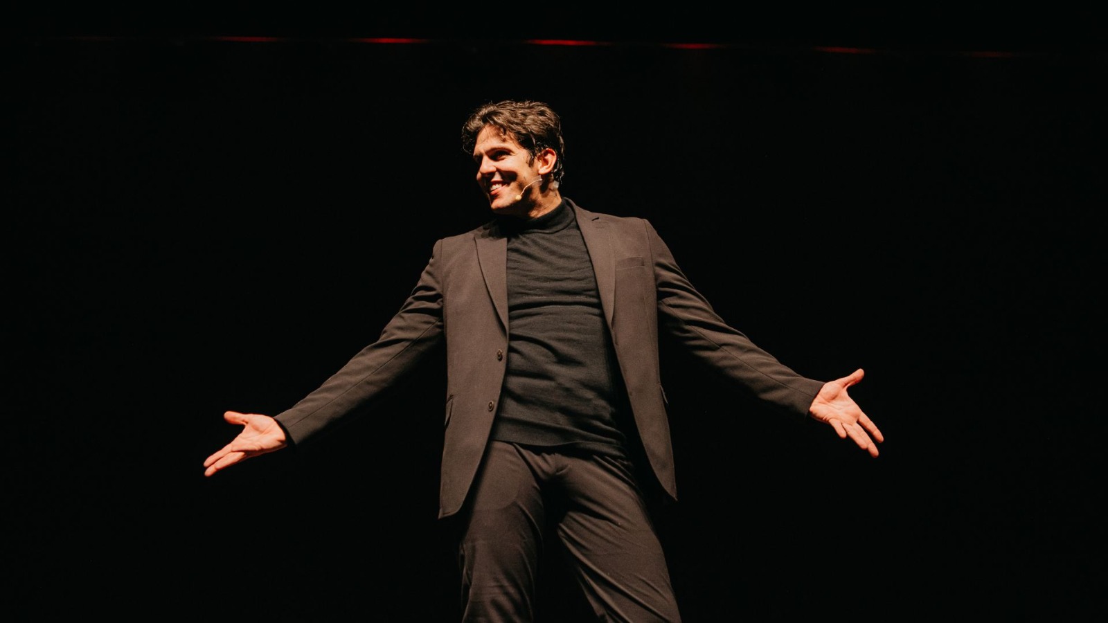 Rafael Infante traz 'Terapia Infernal' ao Teatro Manauara em abril