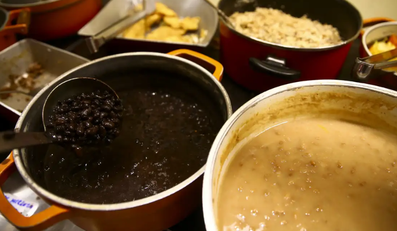 Estudo revela insegurança alimentar nas favelas brasileiras