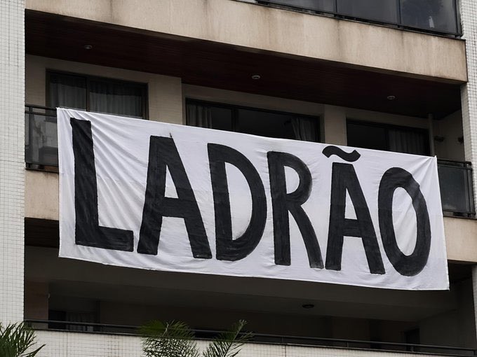 PF investiga morador por faixa ofensiva a Lula em evento em SP