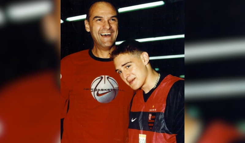 Felipe Schmidt presta homenagem ao pai Oscar: 'Você está no hall da fama da vida'