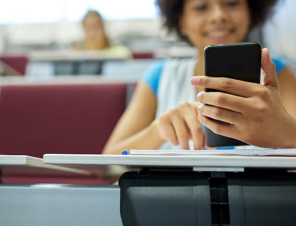 Universidades brasileiras estabelecem diretrizes para uso de IA em acadêmicos