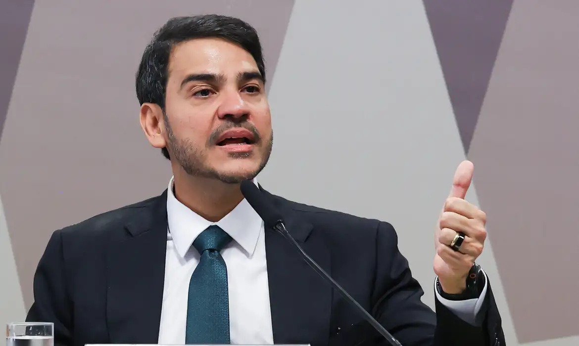 Jorge Messias defende conciliação no STF e critica conflitos fundiários