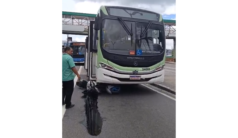 Acidente entre ônibus e moto causa lentidão na Constantino Nery em Manaus