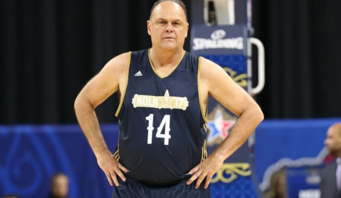 Oscar Schmidt é hospitalizado em São Paulo após sentir mal-estar