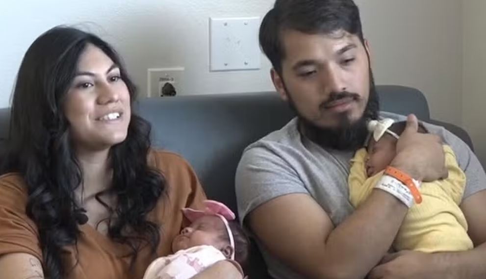 Mulher dá à luz quadrigêmeas idênticas apesar do uso de DIU