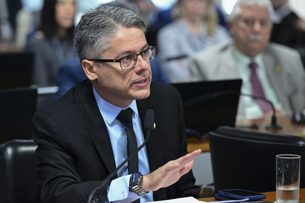 Família de Alexandre de Moraes processa senador por declarações sobre PCC