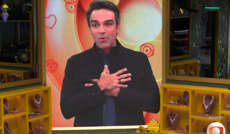 Tadeu Schmidt compartilha momento de luto com Ana Paula na final do BBB 26
