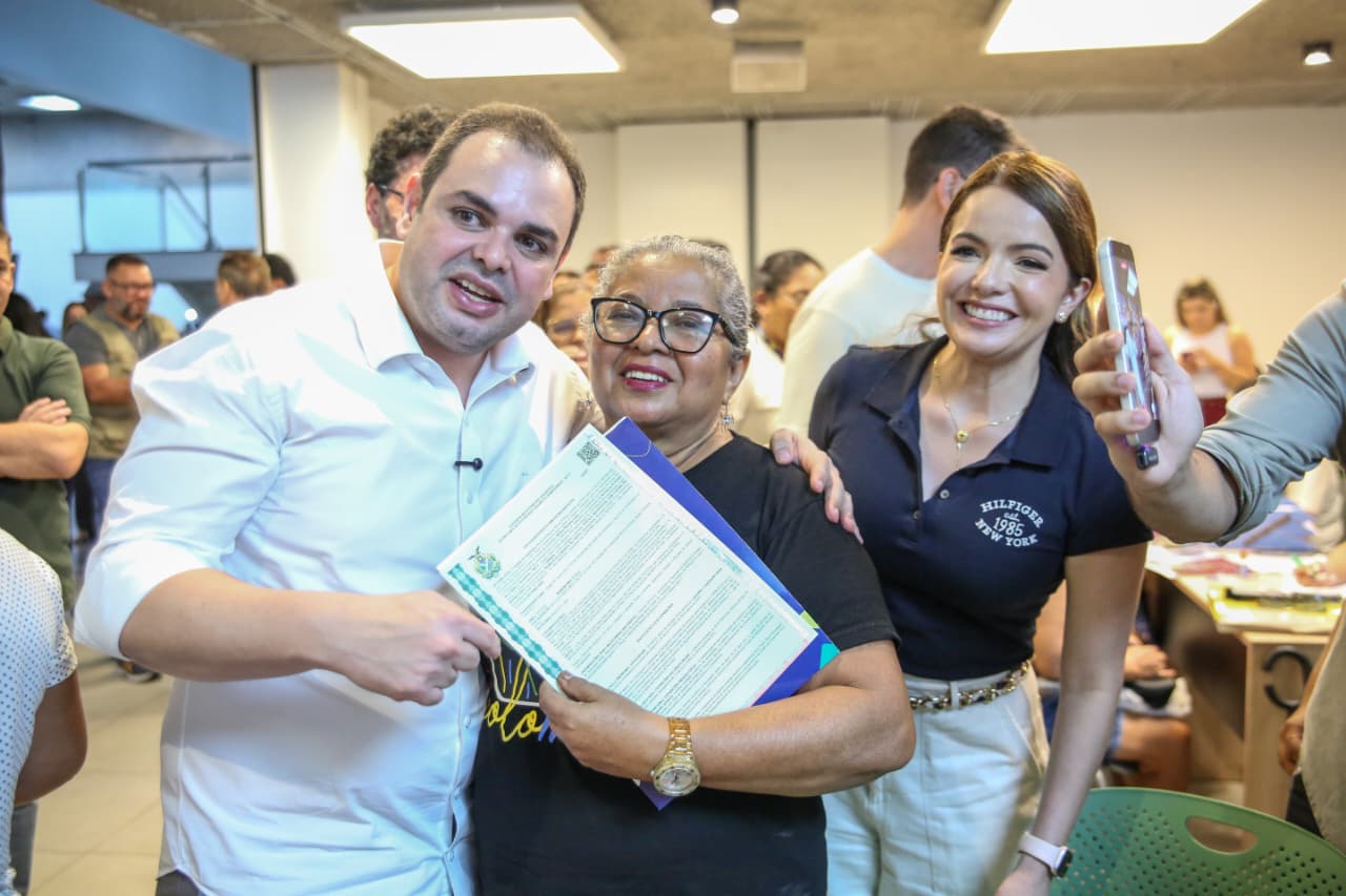 Moradores de Manaus recebem títulos definitivos de propriedade