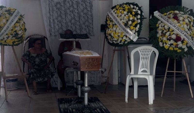 Despedida emocionante no velório de estudante atropelado em Manaus