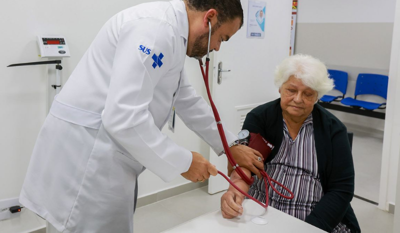 Vírus sincicial respiratório cresce e preocupa especialistas por impacto em idosos