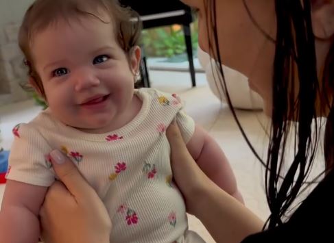 Rafa Kalimann publica vídeo de Zuza reagindo à chegada do pai Natann