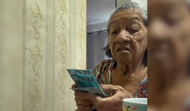 Neta usa dinheiro falso para alegrar avó com Alzheimer e emociona a web