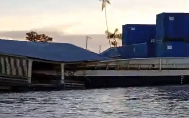 Balsa colide com flutuante em comunidade ribeirinha no Amazonas
