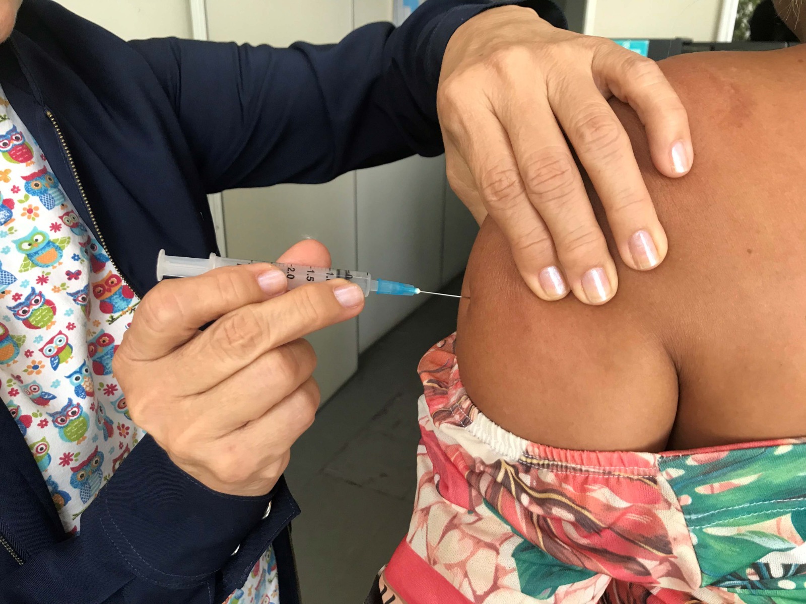 Vacinação contra VSR reduz internações em idosos em 75,6%