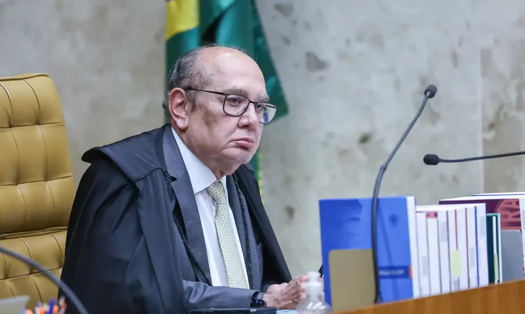 Gilmar Mendes propõe adiamento de julgamento sobre Moraes no STF