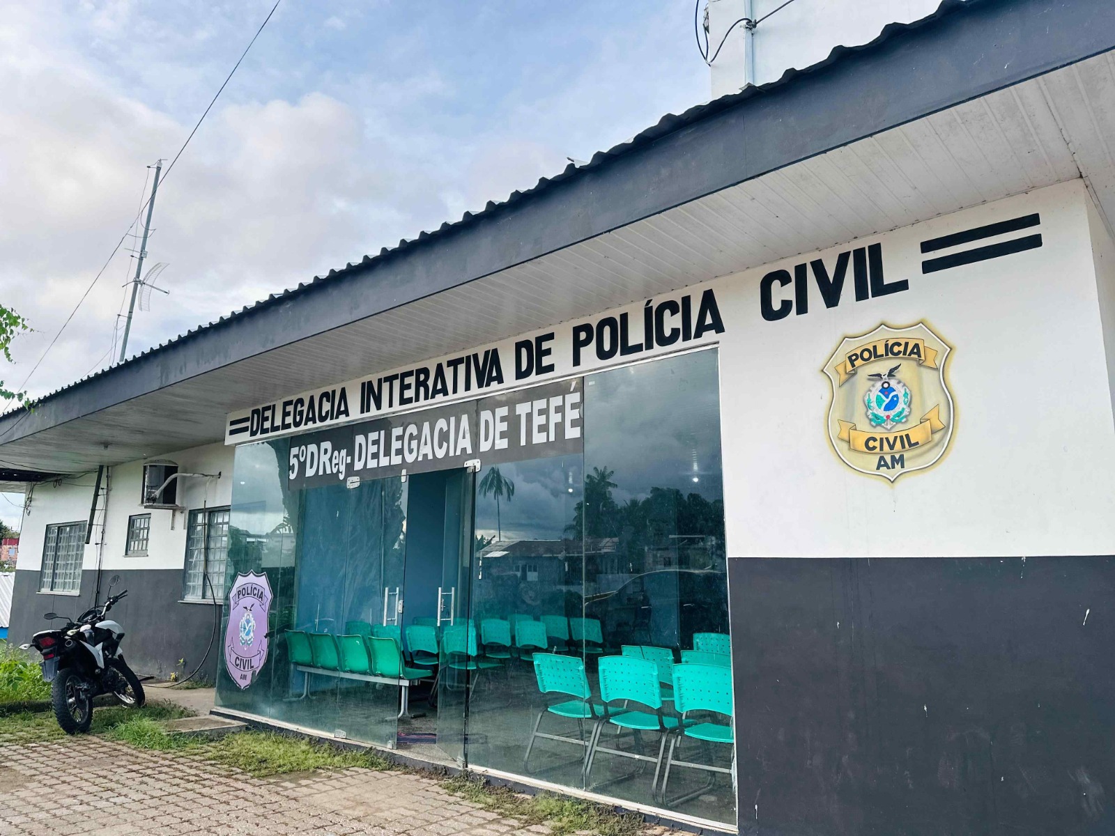 Homem de 27 anos é preso por furtos em Tefé, incluindo joalheria