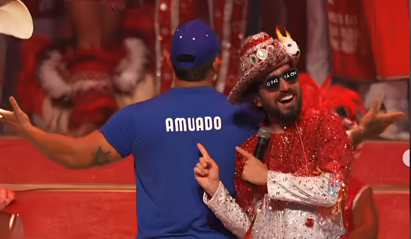 Rossy Amuado provoca risadas na Alvorada do Garantido em Parintins