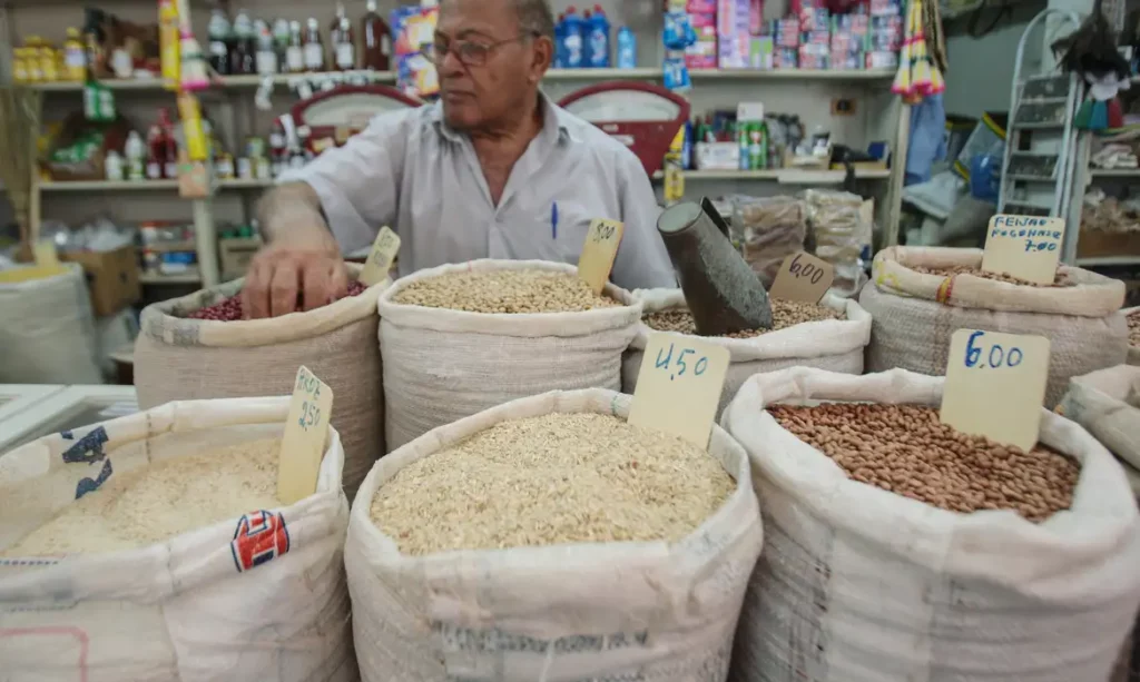 Previsão do mercado para inflação sobe para 4,89% em 2024, diz Focus