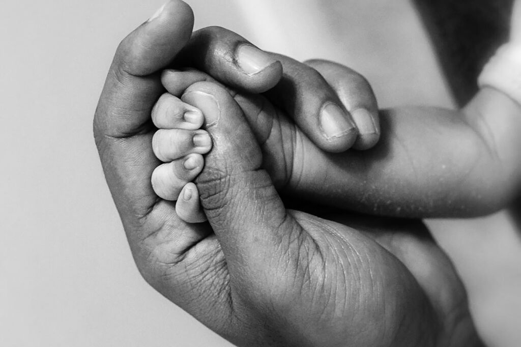 Homem retira nome da certidão de filha em menos de um minuto