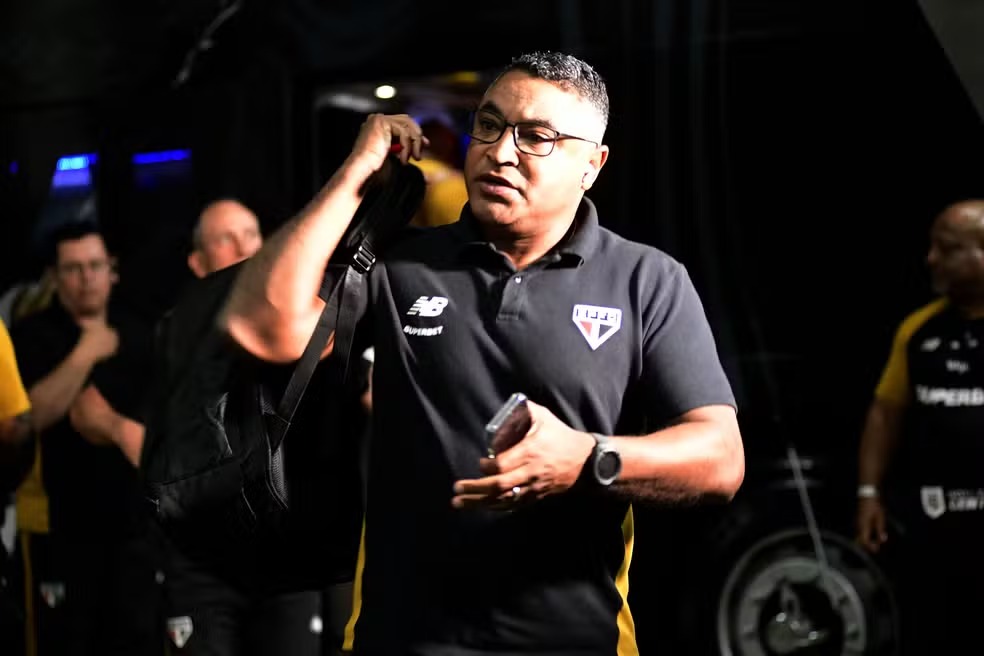 Problema técnico atrasa viagem do São Paulo para duelo no Chile
