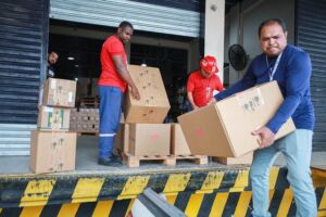 Governo do Amazonas distribui medicamentos em municípios em emergência