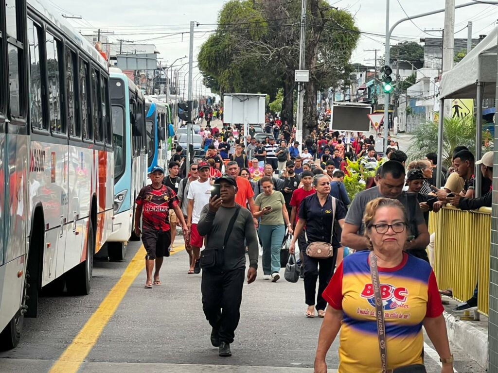 Paralisação de ônibus em Manaus provoca caos no trânsito e terminais