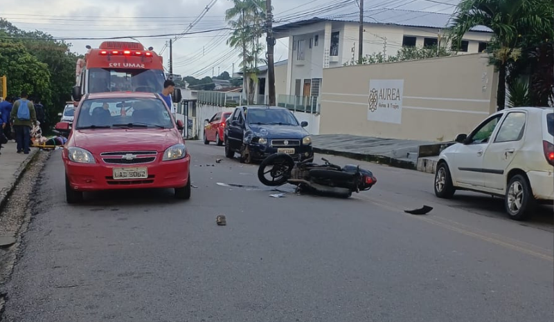 Motorista na contramão provoca acidente com motociclista na Compensa