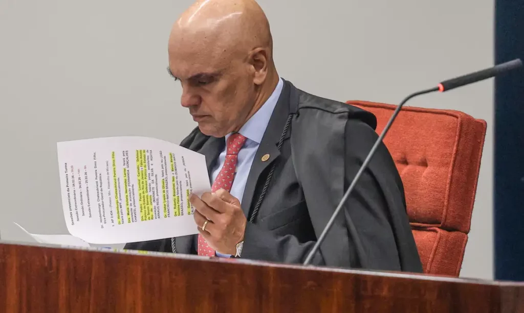 Moraes cobra providências para extradição de Carla Zambelli da Itália