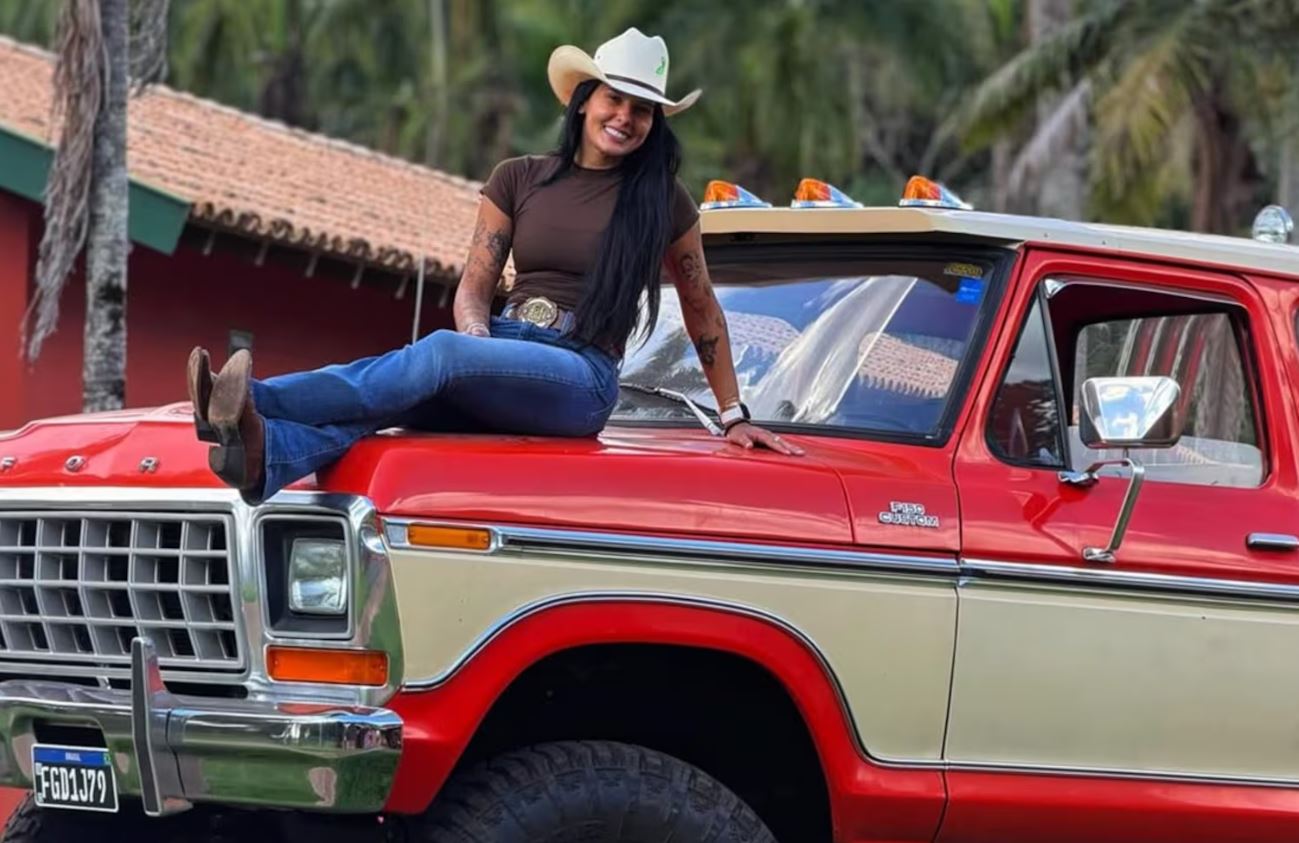 Ana Castela chega em grande estilo a Barretos com picape de R$ 670 mil
