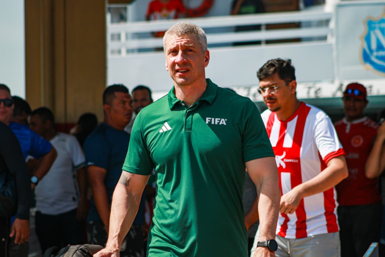 Anderson Daronco apita abertura da Copa da Floresta em Nhamundá