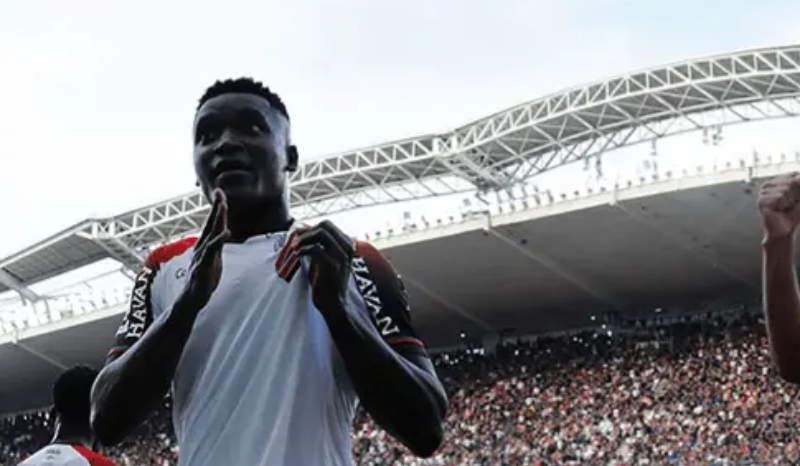 Athletico-PR entra no G4 enquanto Flamengo e Fluminense ficam parados