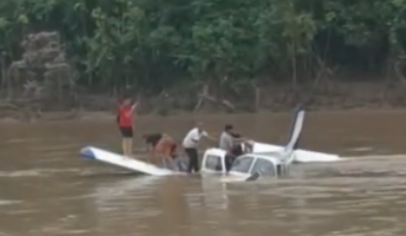 Avião de pequeno porte cai no Rio Tarauacá, em Jordão, Acre
