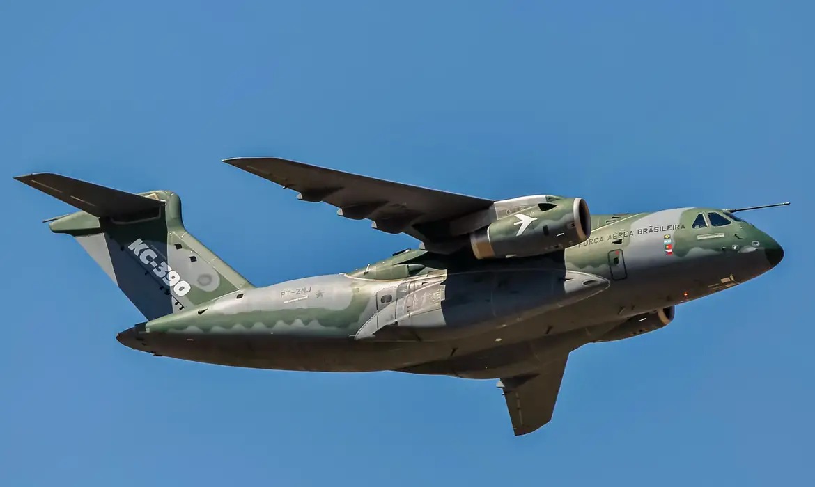 Embraer fecha contrato histórico de venda de aviões aos Emirados Árabes