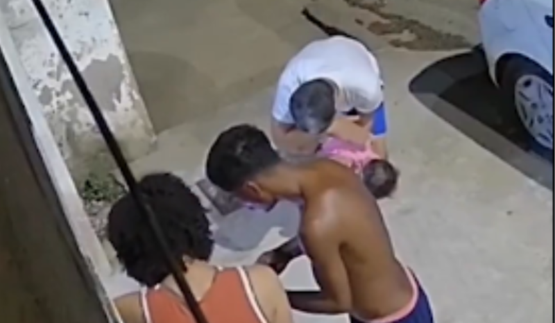 Mãe pede ajuda a policial militar após filha engasgar em Governador Valadares