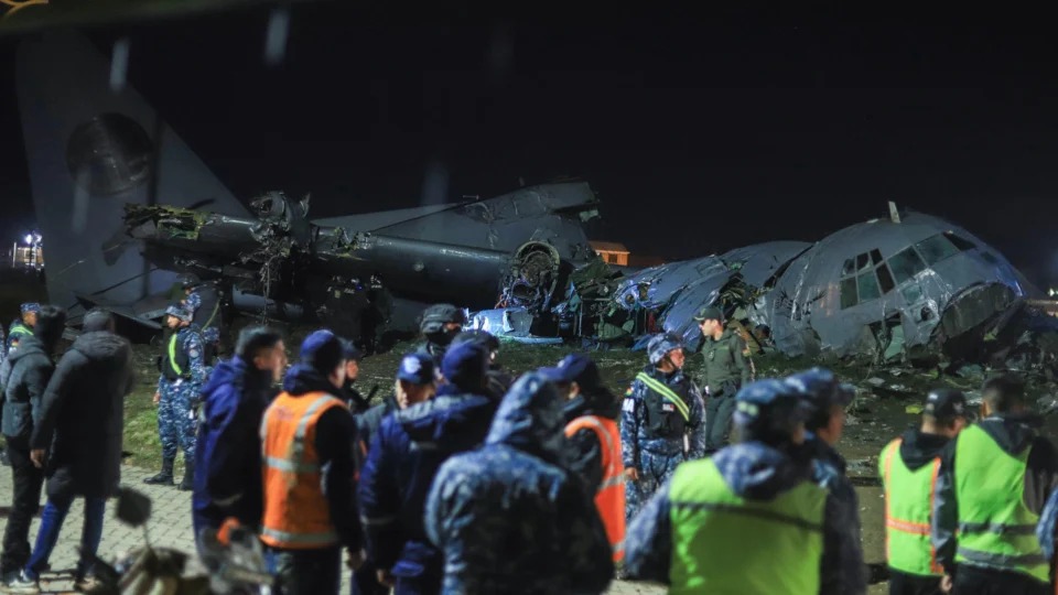 Piloto e copiloto de avião militar são presos após acidente na Bolívia