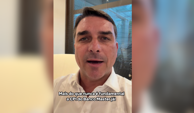Flávio Bolsonaro confirma negociações para filme sobre Jair Bolsonaro