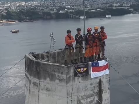 Militares do CBMAM viralizam após vídeo no topo da Ponte Rio Negro