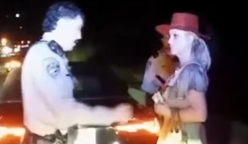 Vídeo da prisão de Britney Spears por dirigir bêbada é divulgado