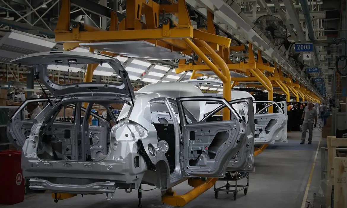 Vendas de carros novos no Brasil alcançam maior nível desde 2013