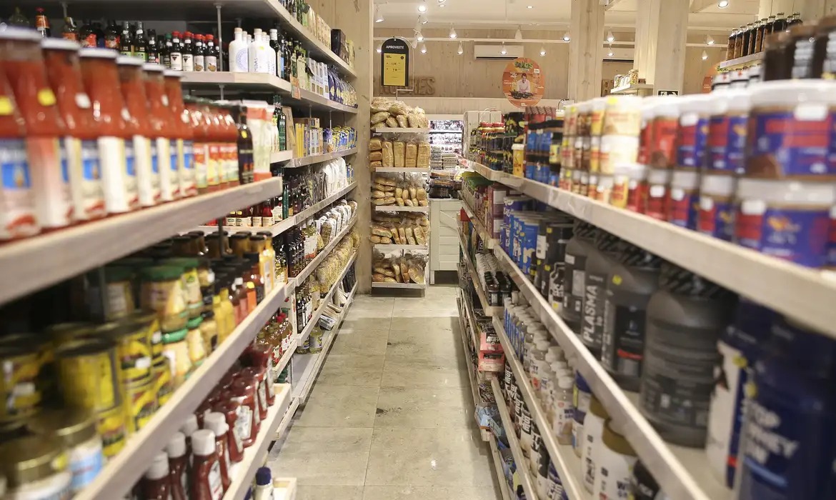 Cesta básica sobe de preço em abril em todas as capitais brasileiras