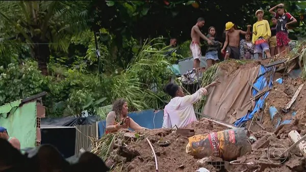 Chuvas em Pernambuco causam tragédias e desabrigam famílias
