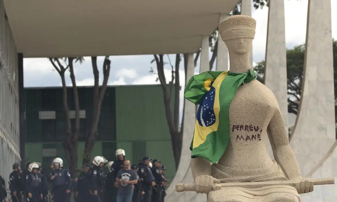 Moraes nega pedido para aplicar PL da Dosimetria a Débora do Batom