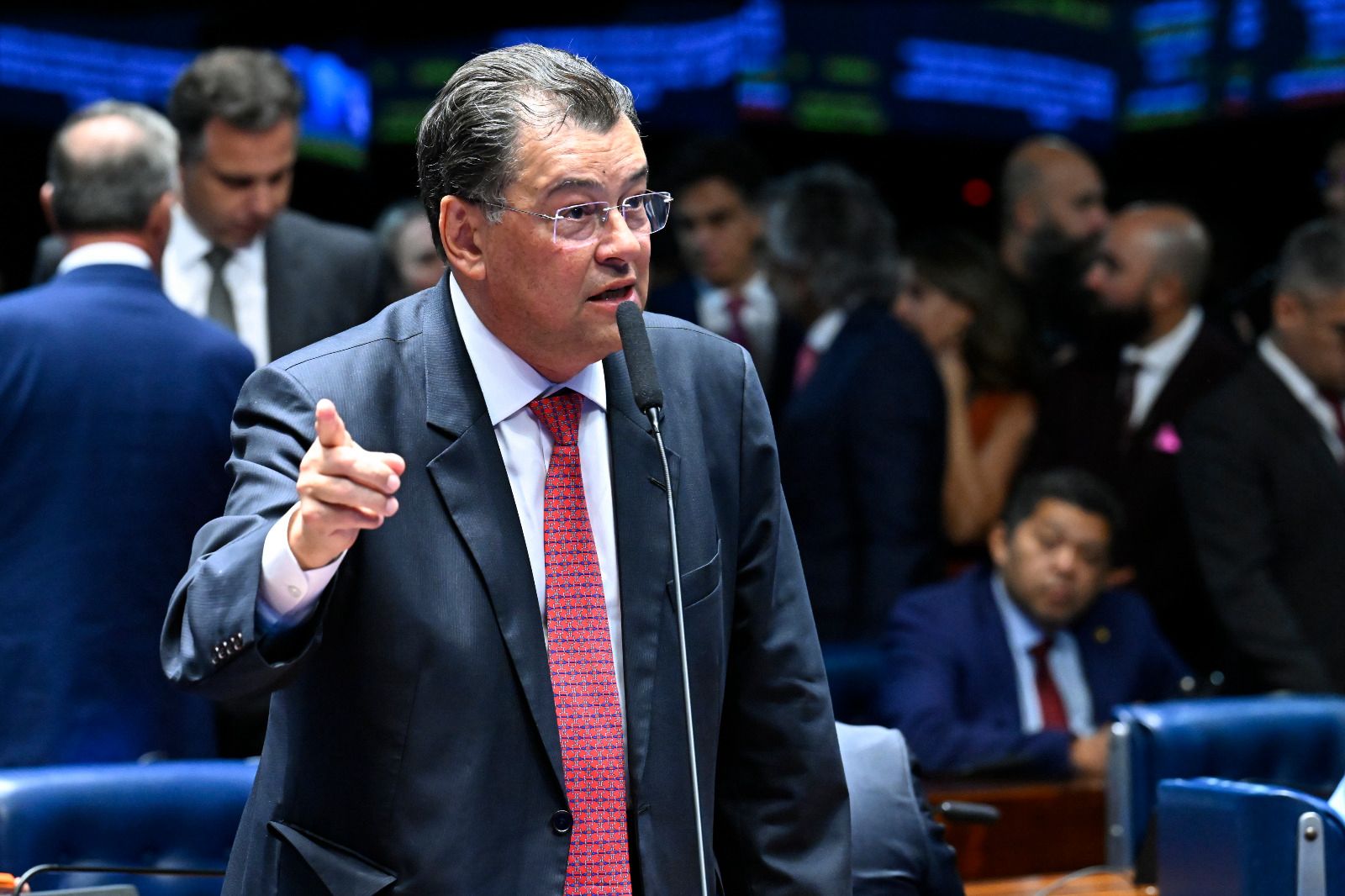 Eduardo Braga defende a Zona Franca de Manaus e seus trabalhadores