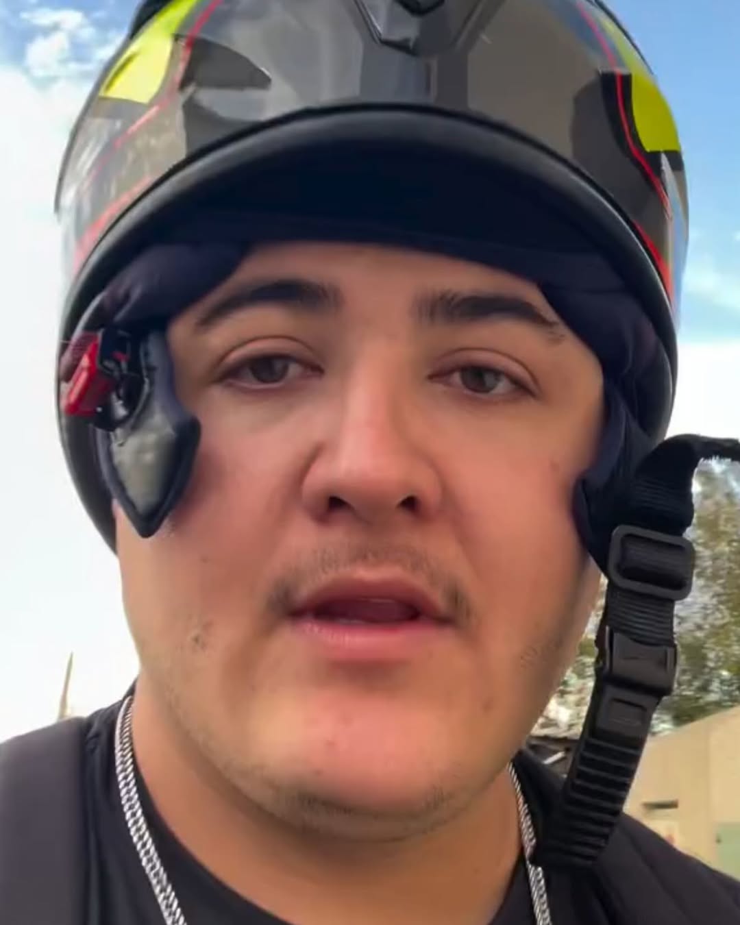 Motoboy de São Paulo viraliza ao usar voz feminina para agilizar entrega