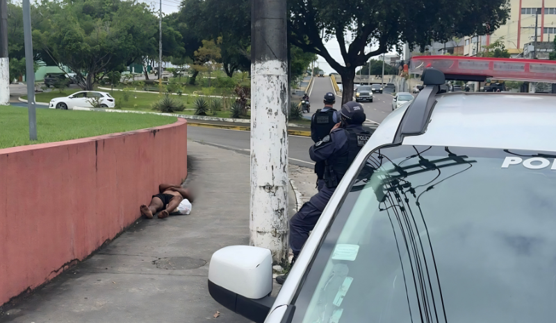 Homem é encontrado ferido na calçada da Djalma Batista em Manaus