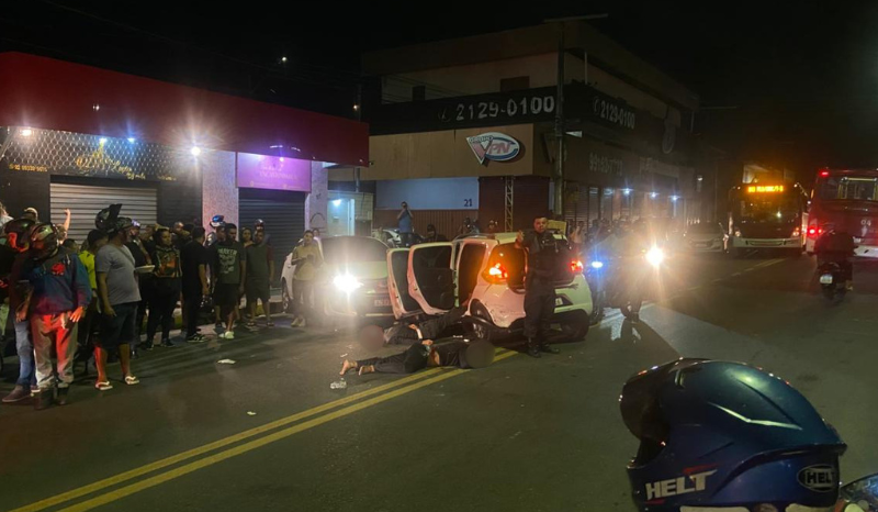 Ladrões de carro de APP são espancados após perseguição em Manaus