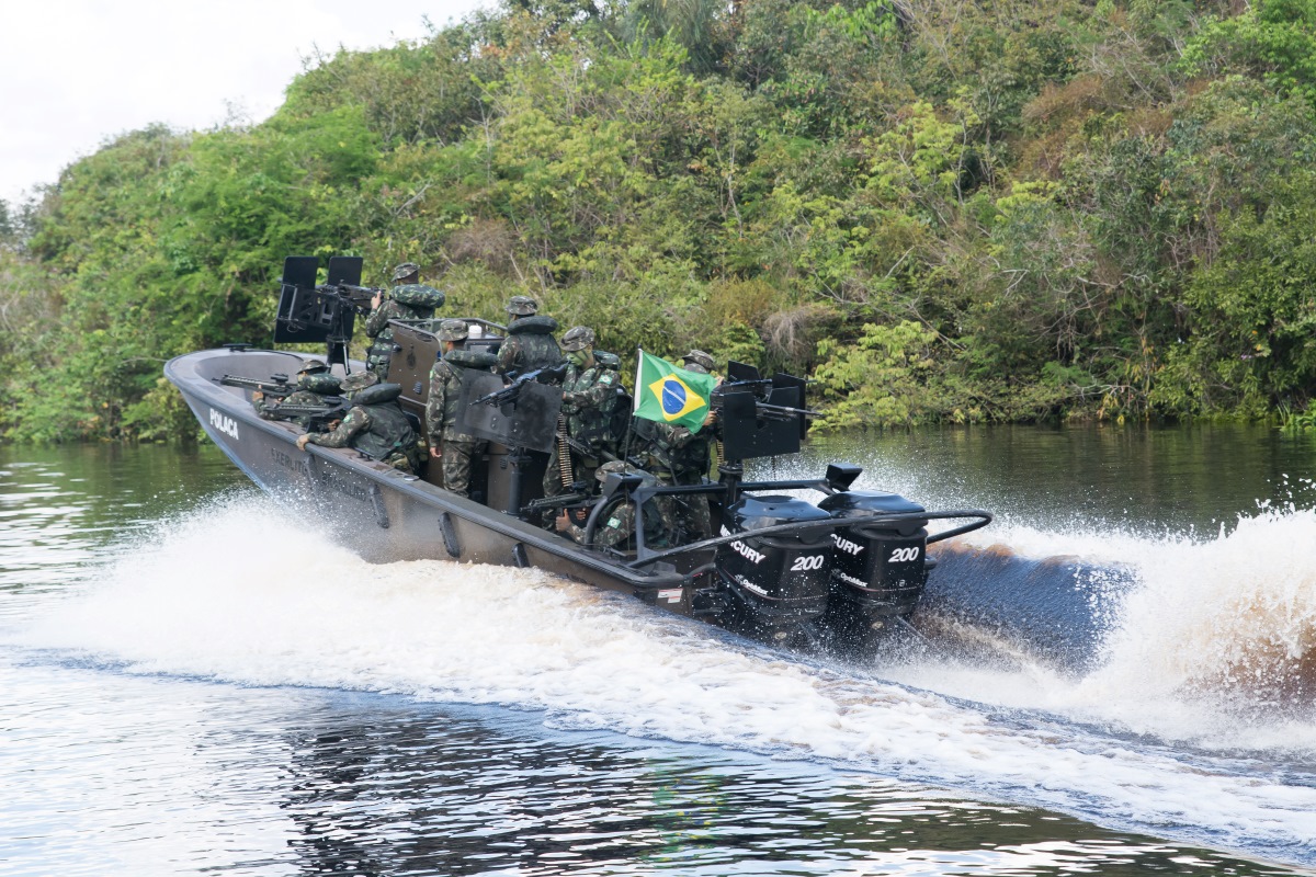 Forças Armadas Intensificam Combate ao Crime Organizado na Fronteira