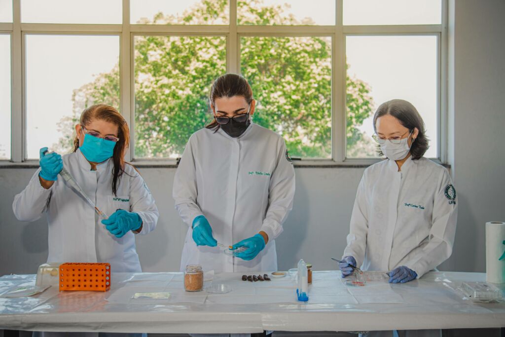 Fapeam abre edital para projetos de pesquisa liderados por mulheres no Amazonas