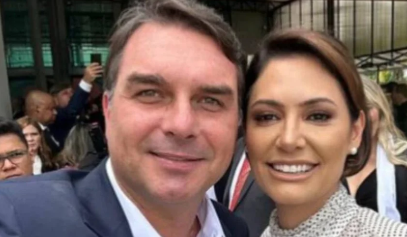 Flávio Bolsonaro nega candidatura de Michelle à presidência