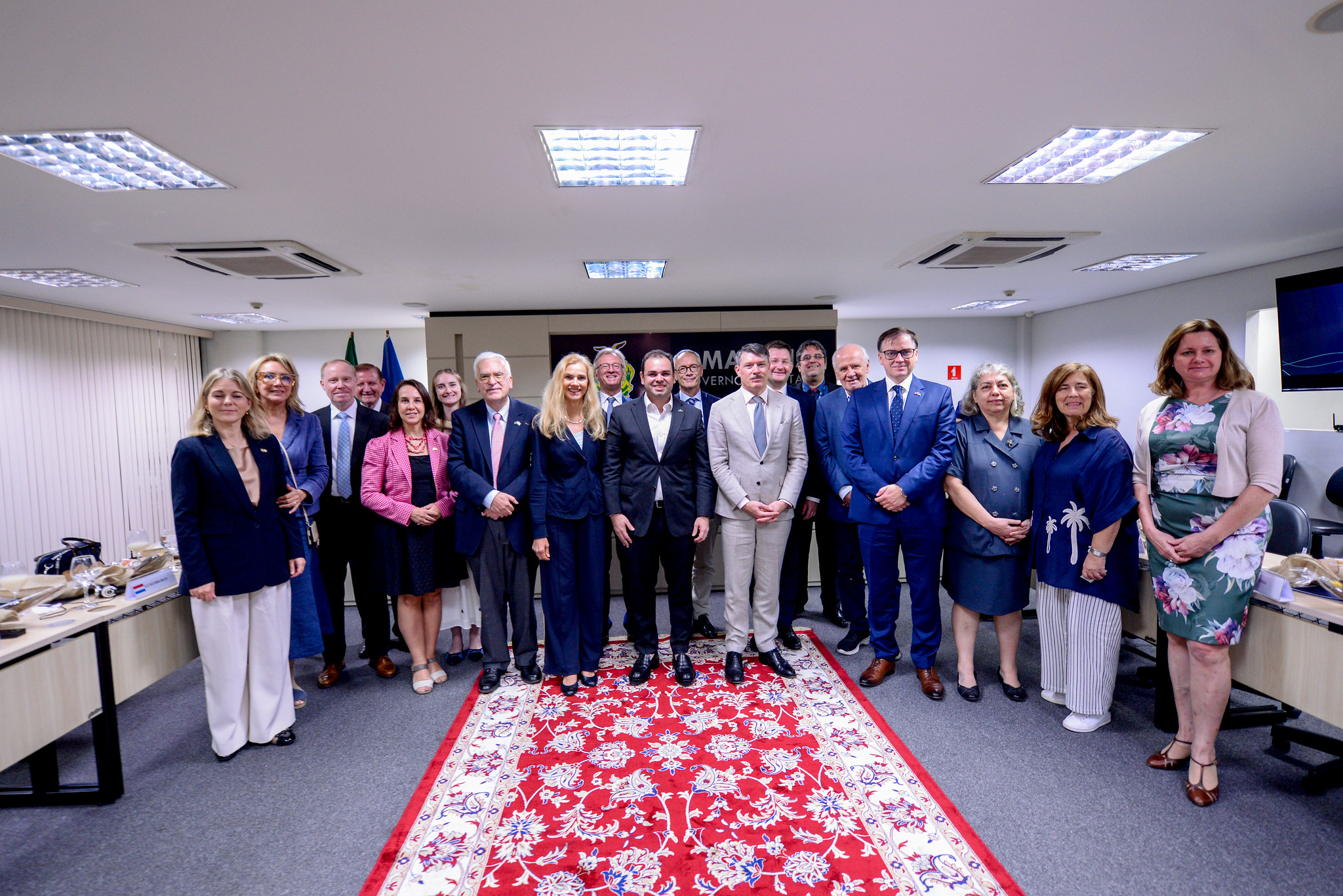 Governador do Amazonas discute bioeconomia e segurança com embaixadores da UE